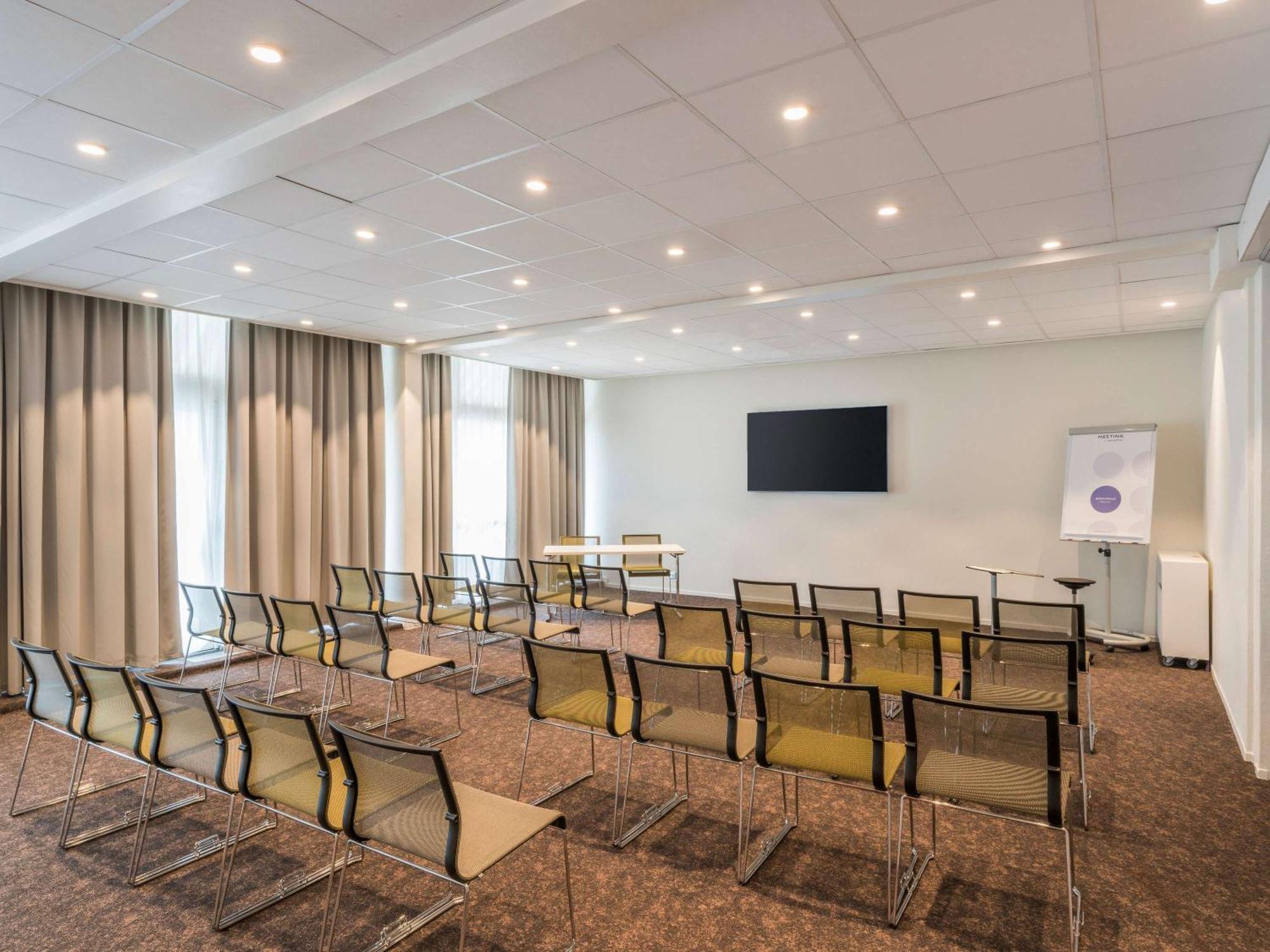 Novotel Lyon Bron Meeting & Events Eksteriør bilde